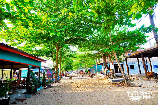 Charming beach street of Accommodation M'Pay Bay, Koh Rong Samloem. © Beachmeter.com