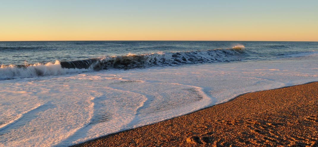 Beach Sunsets Chasing Nature S Beauty Beachmeter Beach Sunset At Haas New Zealand With White Foamy Sea Water Spilling In On